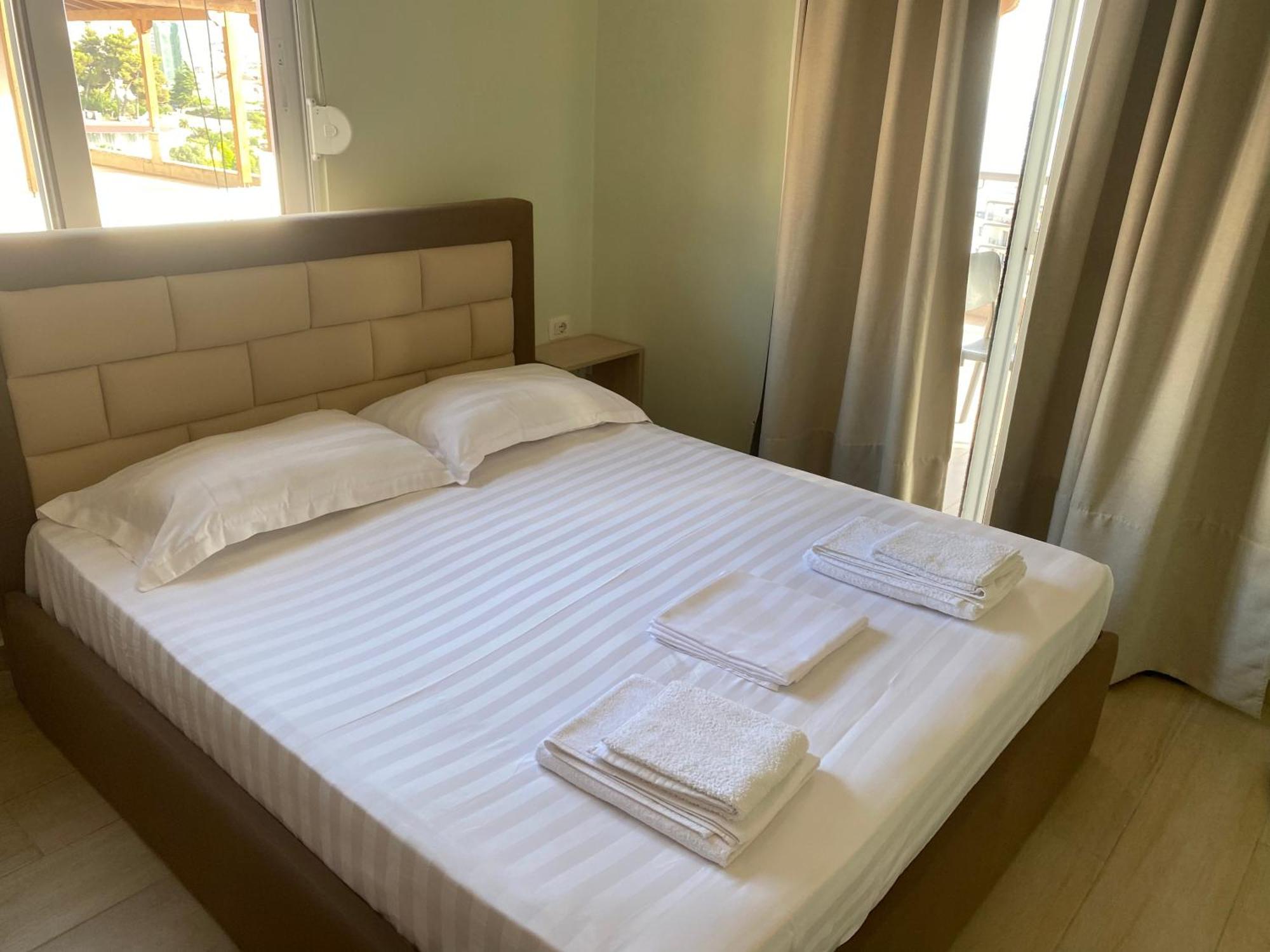 Blue Breeze Attic Apartments Sarande Exterior photo