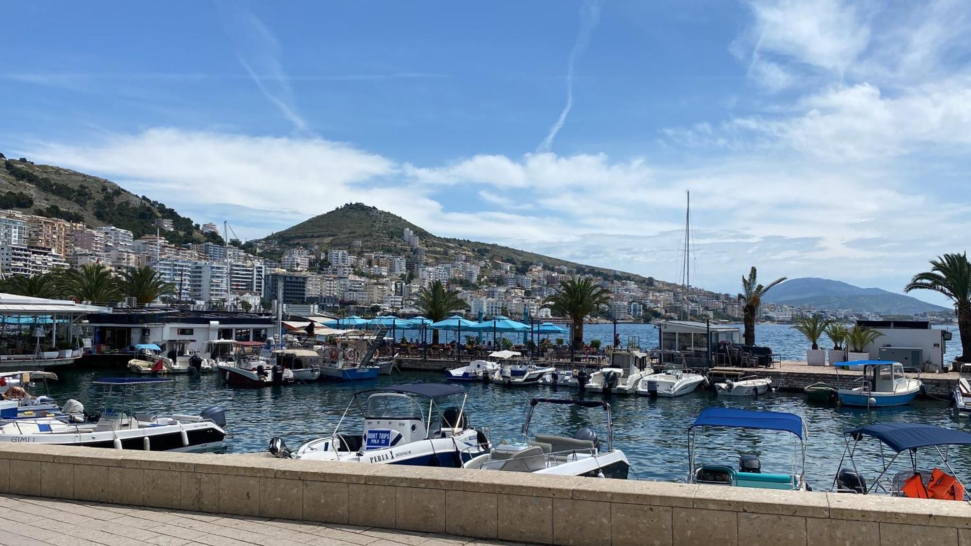 Blue Breeze Attic Apartments Sarande Exterior photo